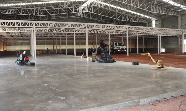CONSTRUÇÃO DA CALÇADOS BEIRA RIO NA FASE FINAL