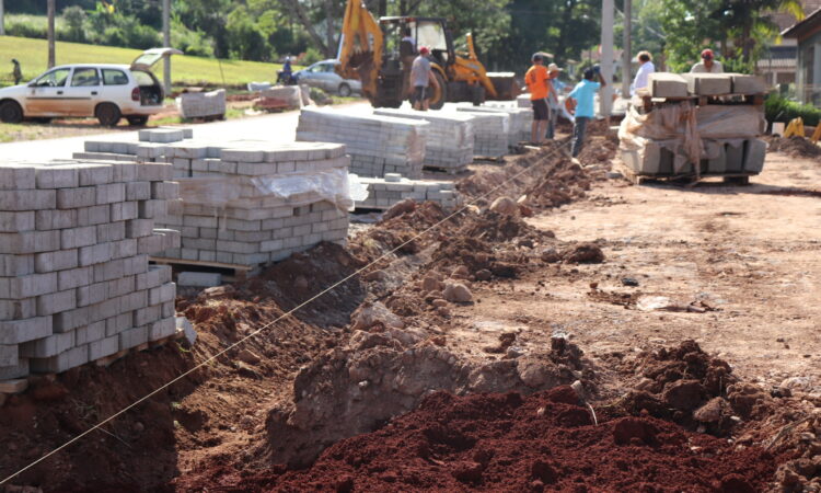 OBRAS DE PASSEIO PÚBLICO AVANÇAM EM DIREÇÃO AO CENTRO