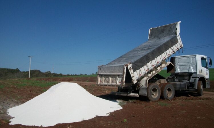 AGRICULTORES PODEM ENCAMINHAR TRANSPORTE DE CALCÁRIO