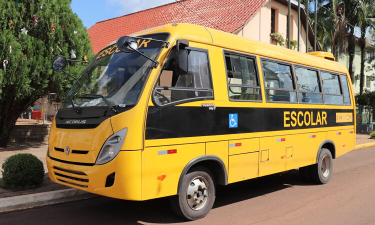 EDUCAÇÃO RECEBE NOVO ÔNIBUS ESCOLAR