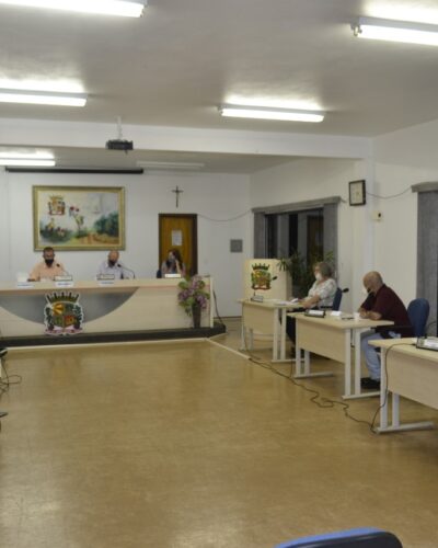 APROVADAS CONTRATAÇÕES EMERGENCIAIS NA EDUCAÇÃO