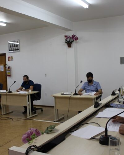CONTRATAÇÕES DE PROFESSORES E MONITORES NA CÂMARA