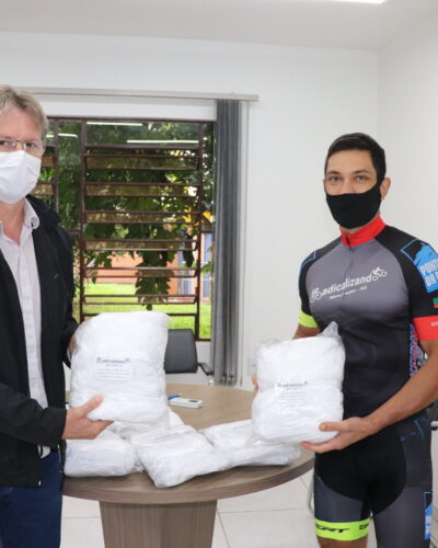 RADICALIZANDO FAZ DOAÇÃO DE MÁSCARAS
