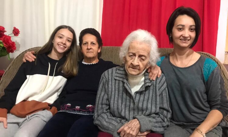VÓ JUSTINA DOS SANTOS COMPLETA 108 ANOS