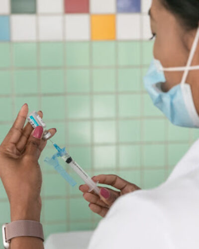 COVID-19: VACINAÇÃO É SUSPENSA POR FALTA DE DOSES