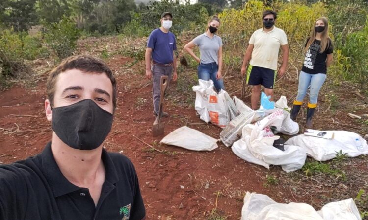 PESQUISA COM MANDIOCA EM PROPRIEDADE DE ARROIO BONITO