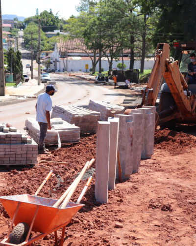 AUDIÊNCIA ANALISA OBRA DO PASSEIO PÚBLICO NA RUA CÔNEGO