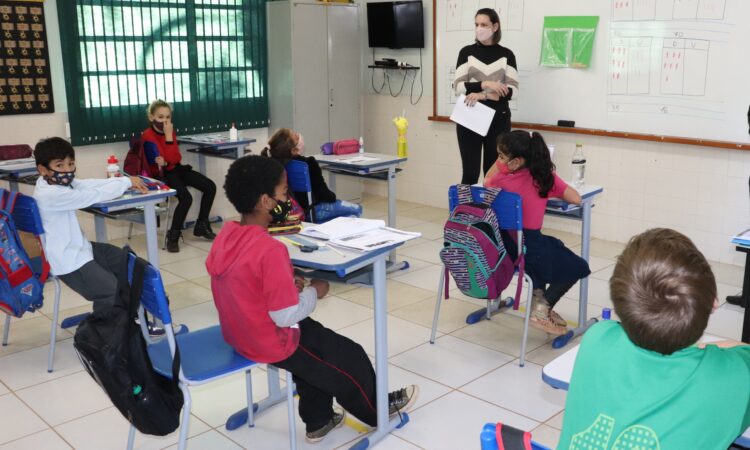 APROVADA NA CÂMARA CONTRATAÇÃO DE PROFESSORES