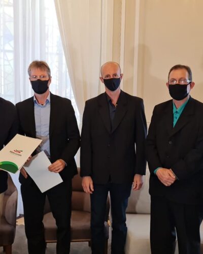 COMITIVA BUSCA RECURSOS PARA ASFALTO NO INTERIOR