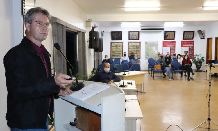 PREFEITO DESTACA PROJETOS EM AUDIÊNCIA PÚBLICA