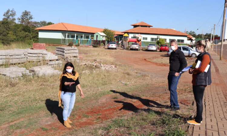 QUADRA ESPORTIVA COBERTA NA ESCOLA MUNICIPAL IRENO BOHN