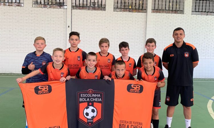 ESCOLA BOLA CHEIA NA DISPUTA DO CAMPEONATO PIÁ DE FUTSAL