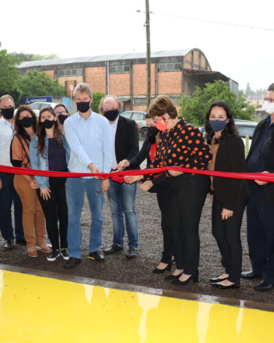 ADMINISTRAÇÃO INAUGURA QUADRA ESPORTIVA DA ESCOLA VÓ OLGA