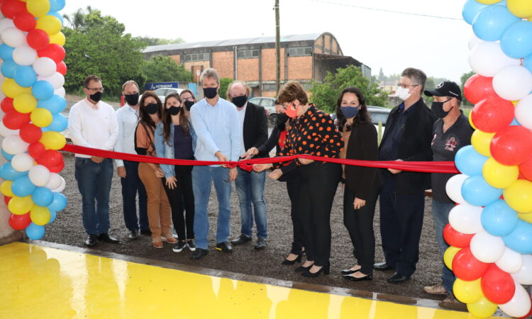 ADMINISTRAÇÃO INAUGURA QUADRA ESPORTIVA DA ESCOLA VÓ OLGA