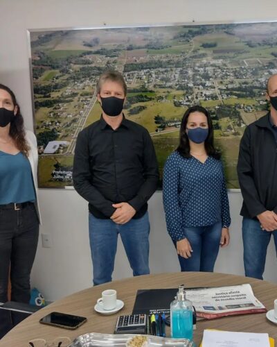 ASSESSORIA DA DEPUTADA ZILA BREITENBACH VISITA MUNICÍPIO