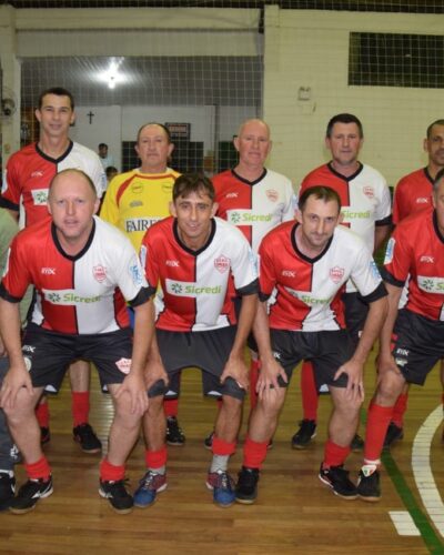 UNIÃO ENTRE OS QUATRO MELHORES NO FUTSAL VETERANO