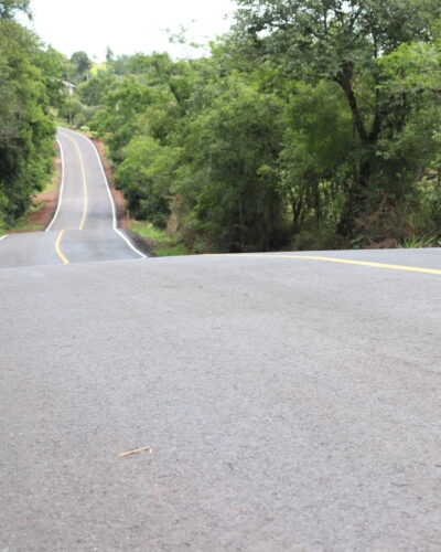 ASFALTO NA ESTRADA POLIÉDRICAS É CONCLUÍDO