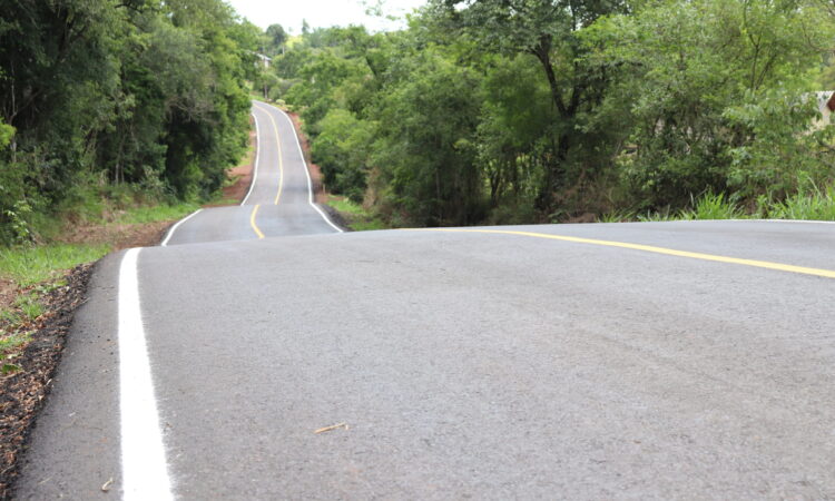 ASFALTO NA ESTRADA POLIÉDRICAS É CONCLUÍDO