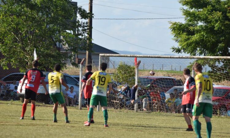 UNIÃO LARGA EM VANTAGEM NA SEMIFINAL DO CAMPEONATO A LIGA