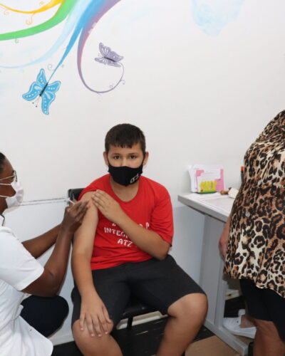 CRIANÇAS COMEÇAM A RECEBER VACINA CONTRA A COVID-19