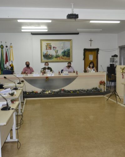 EM SESSÃO EXTRAORDINÁRA, CÂMARA APROVA TRÊS PROJETOS