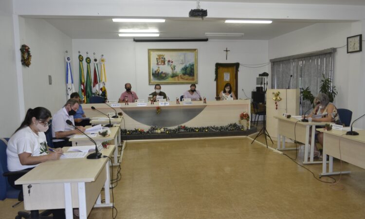 EM SESSÃO EXTRAORDINÁRA, CÂMARA APROVA TRÊS PROJETOS
