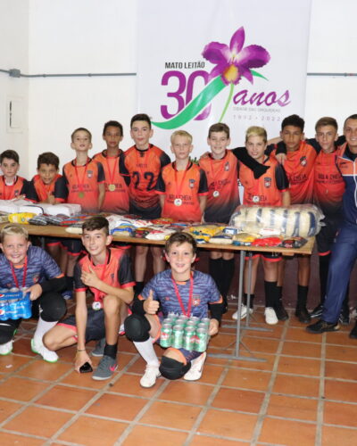 FUTSAL SOLIDÁRIO ARRECADA 239 QUILOS DE ALIMENTOS