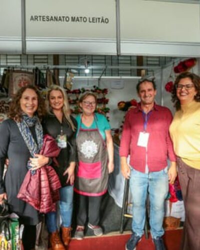 ARTESÃOS DE MATO LEITÃO NA FENACHIM