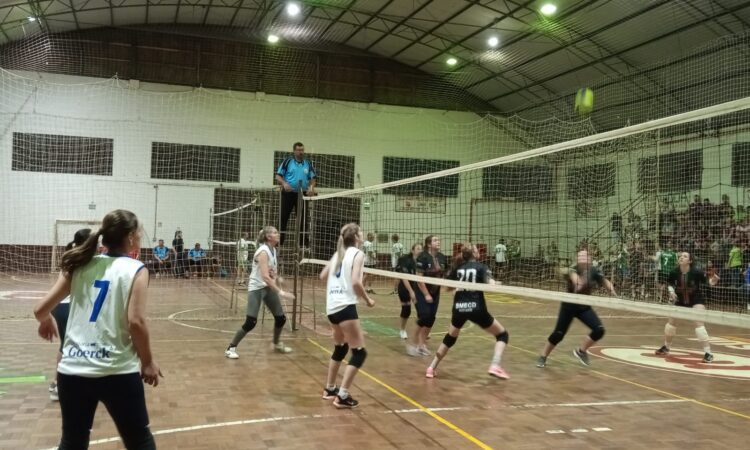 TORNEIO DE VOLEIBOL COM 14 EQUIPES