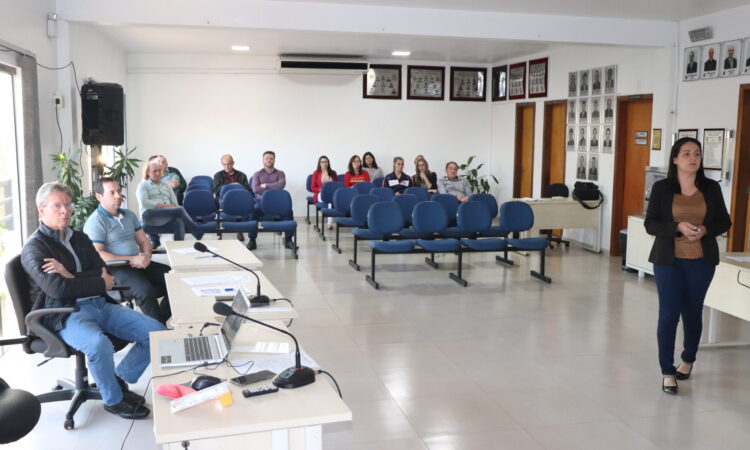 EXECUTIVO APRESENTA DADOS FINANCEIROS E DE AÇÕES NA SAÚDE