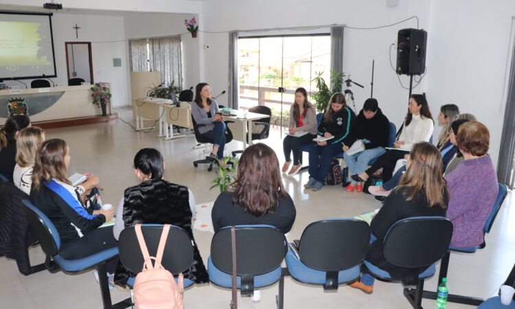 ENCONTRO MENSAL NA FORMAÇÃO DE GESTORES DAS ESCOLAS