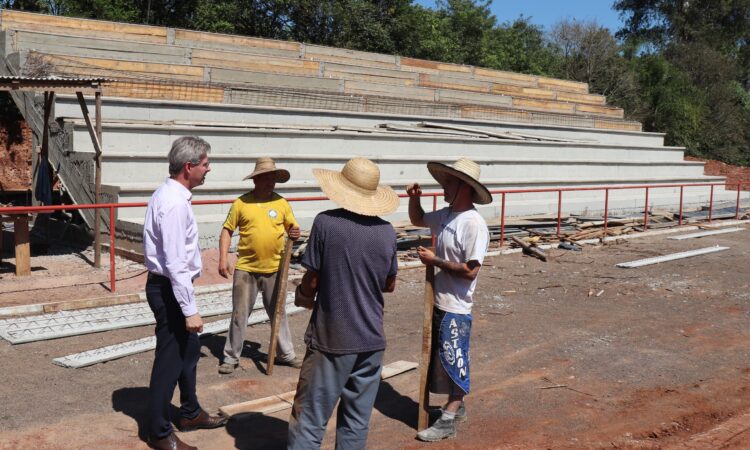 PISTA ATLÉTICA DA SAP COM ARQUIBANCADA