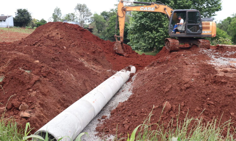 TRABALHO AVANÇA NA ESTRADA ARROIO BONITO