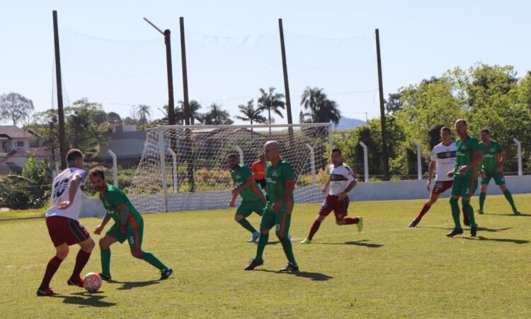 FLUMINENSE VENCE EM ENCANTADO E FICA PERTO DA FINAL