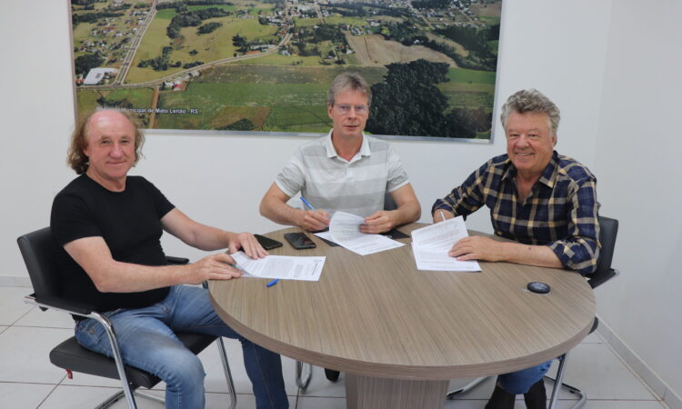 ASSINADO CONTRATO PARA ASFALTO NA ESTRADA ARROIO BONITO