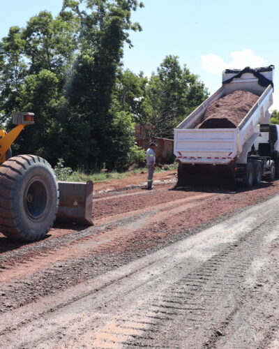 EMPRESA RETOMA TRABALHOS NA ESTRADA ARROIO BONITO