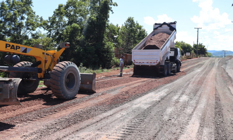 EMPRESA RETOMA TRABALHOS NA ESTRADA ARROIO BONITO