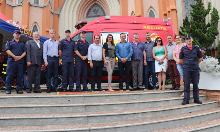 CORPO DE BOMBEIROS DE VENÂNCIO AIRES RECEBE NOVA AMBULÂNCIA