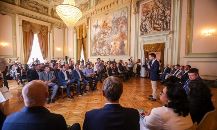 BOHN, VICE-PRESIDENTE DA FAMURS, NA REUNIÃO COM O GOVERNADOR