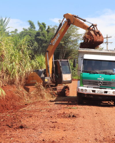 SECRETARIA DE OBRAS FAZ MANUTENÇÃO DAS ESTRADAS