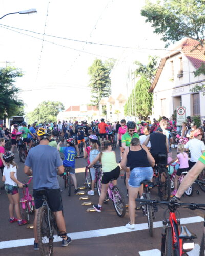 PASSEIO CICLÍSTICO DO ANIVERSÁRIO REÚNE QUASE 200 PARTICIPANTES