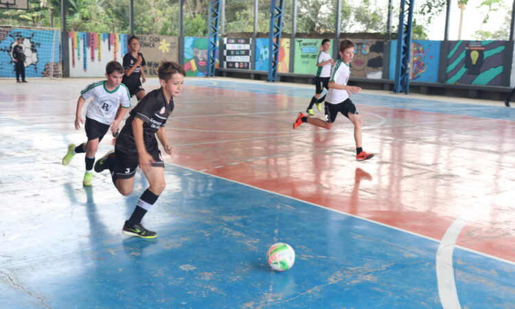 JOGOS ESCOLARES NAS MODALIDADES FUTSAL E VOLEIBOL