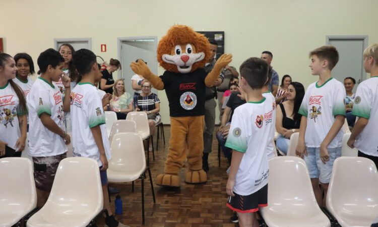 FORMATURA DE ALUNOS NO PROERD HOJE NO COLÉGIO PONCHO VERDE