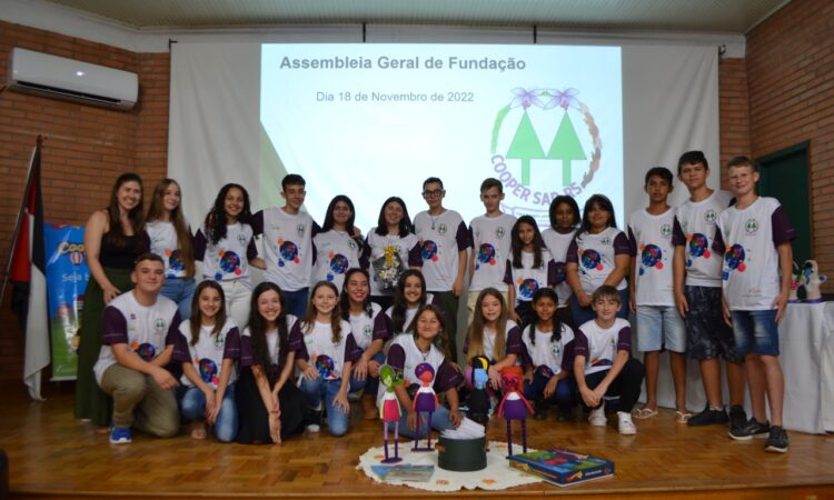 COOPERATIVA ESCOLAR COMPLETA SEU PRIMEIRO ANIVERSÁRIO