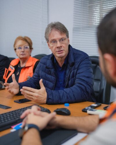 PREFEITO NA REUNIÃO DO GABINETE DE CRISE, EM SANTA CRUZ