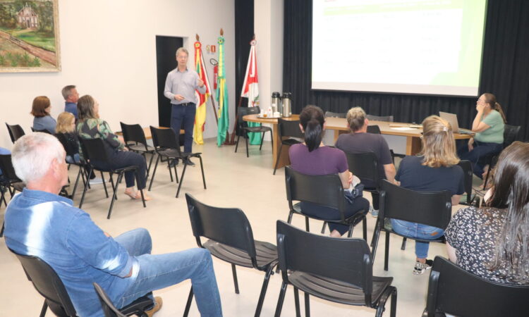 PRESTAÇÃO DE CONTAS FINALIZA TRÊS OBRAS DE ASFALTO NO CENTRO