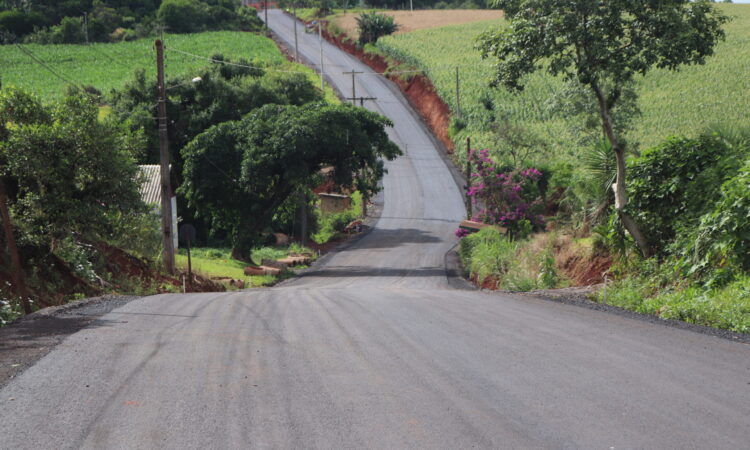 RETA FINAL NA PAVIMENTAÇÃO DA ESTRADA BOA ESPERANÇA ALTA