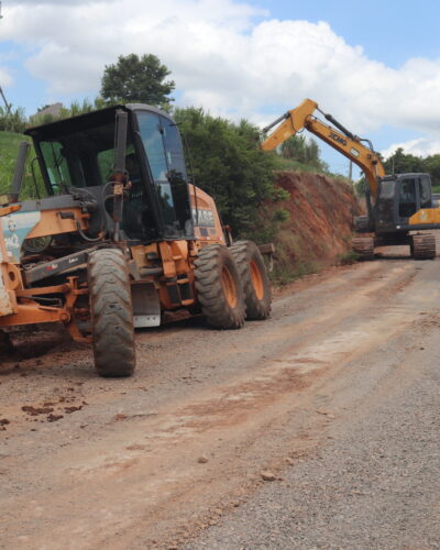 SERVIÇOS DE LIMPEZA NA ESTRADA ARROIO BONITO