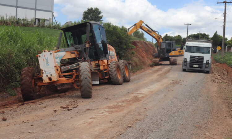 SERVIÇOS DE LIMPEZA NA ESTRADA ARROIO BONITO