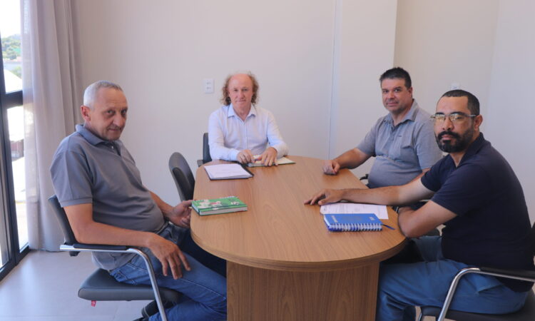 EQUIPE DA EMATER/ASCAR ENTREGA RELATÓRIO DE ATIVIDADES